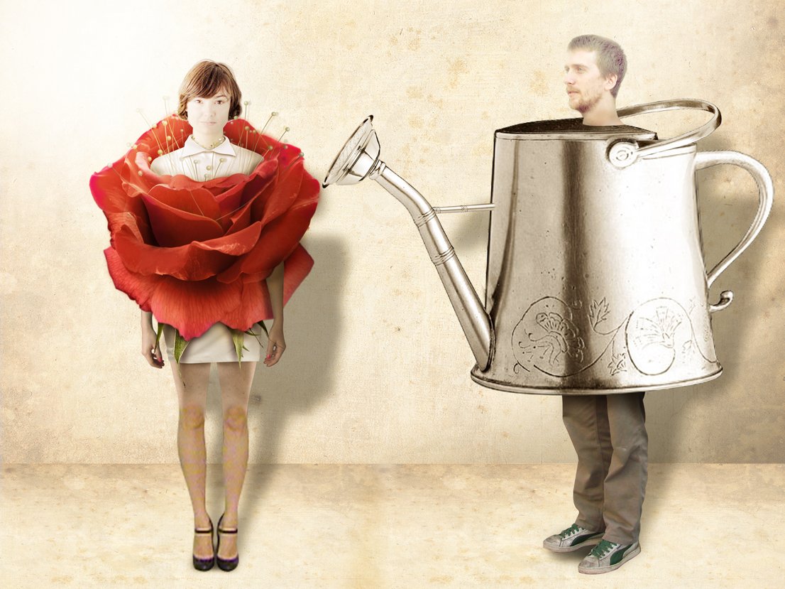 Pareja, mujer con cuerpo de flor, hombre con cuerpo de regadera